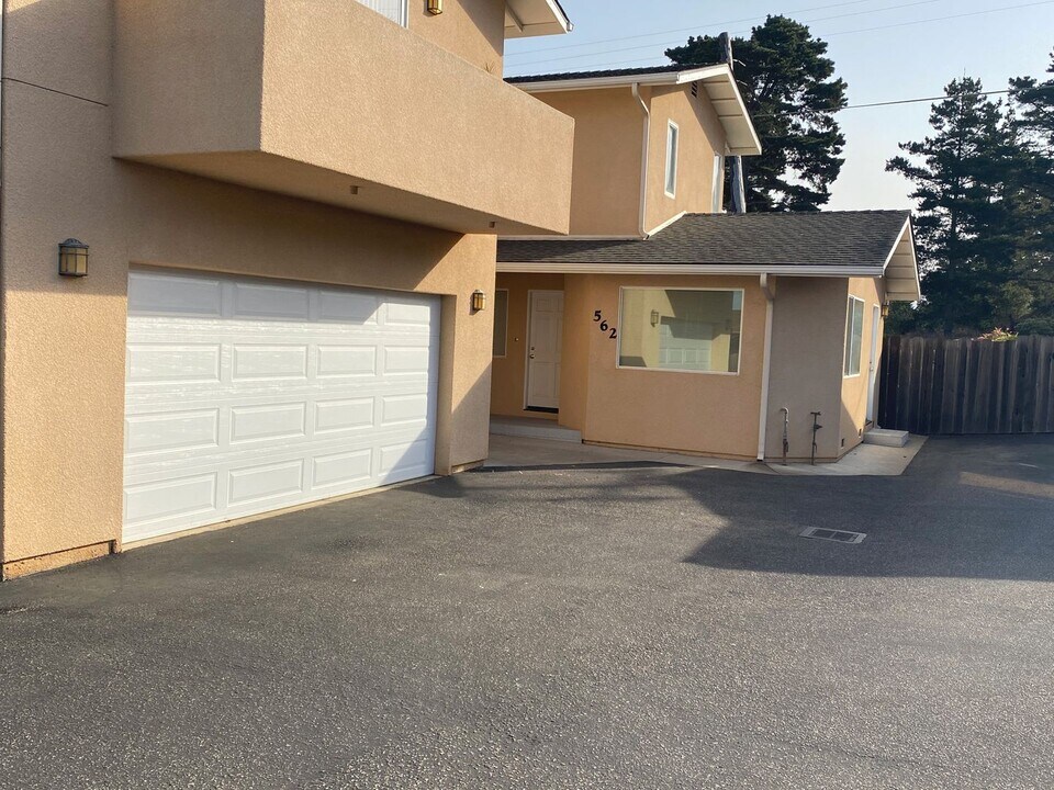 562 Kings Ave in Morro Bay, CA - Building Photo