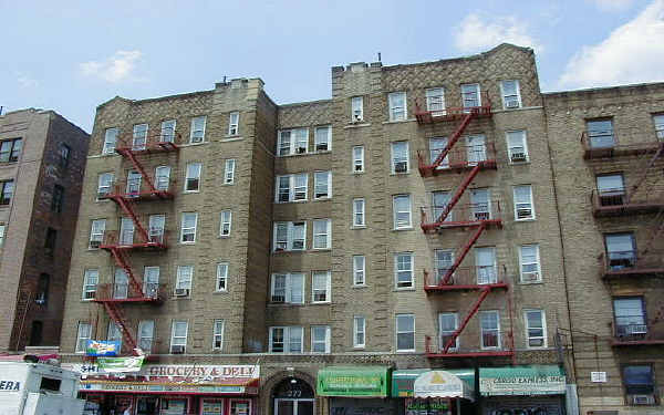 272 Sherman Ave in New York, NY - Foto de edificio - Building Photo