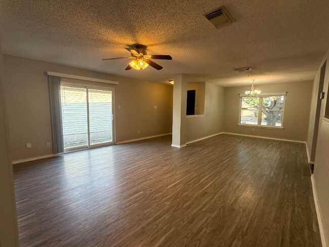 8343 Morning Grove in Converse, TX - Building Photo - Building Photo