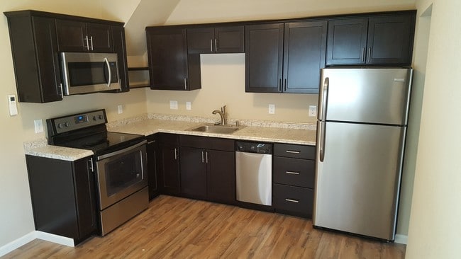 1901 Douglas St in Forest Grove, OR - Building Photo - Building Photo