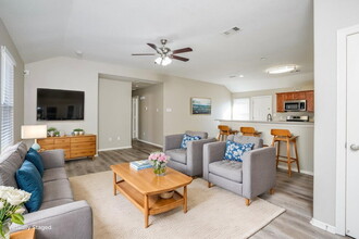 24214 Silver Maple Dr in Huffman, TX - Foto de edificio - Building Photo