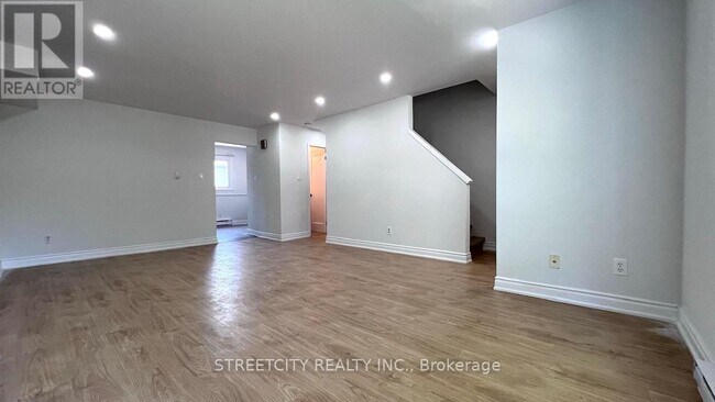 1430 Jalna Blvd in London, ON - Building Photo - Building Photo