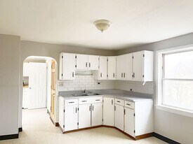 7402 Park Ln in Cleveland, OH - Building Photo