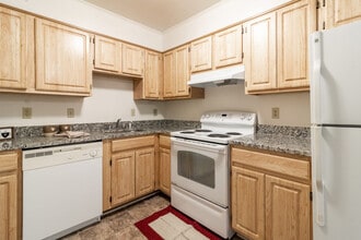 Arbor Crest Apartments in Charlottesville, VA - Building Photo - Building Photo