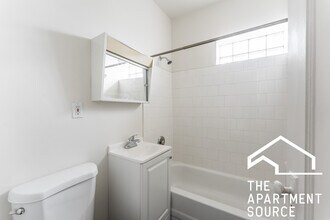 3957 W Irving Park Rd in Chicago, IL - Building Photo - Building Photo