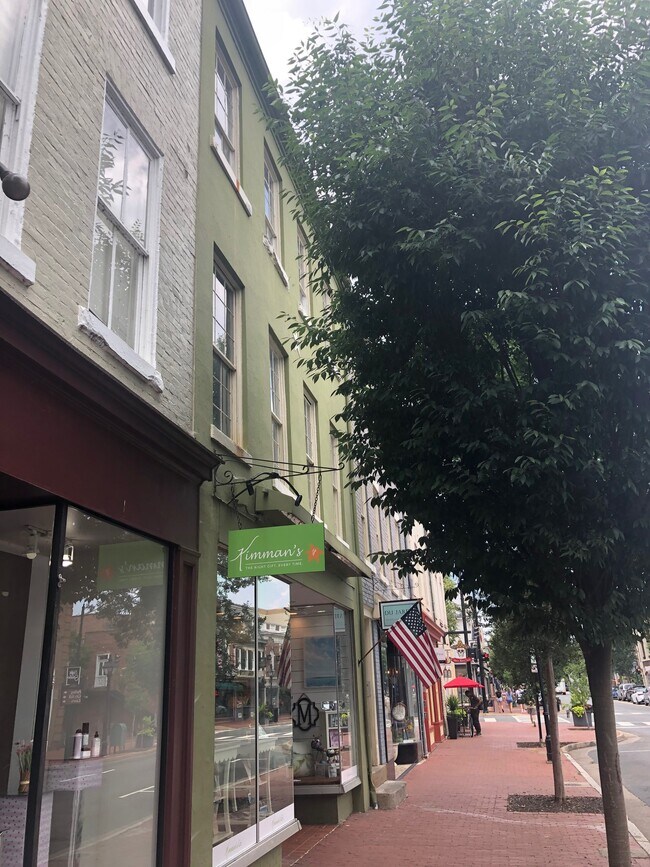 820 Caroline St Apartments and Nearby Fredericksburg Apartments For