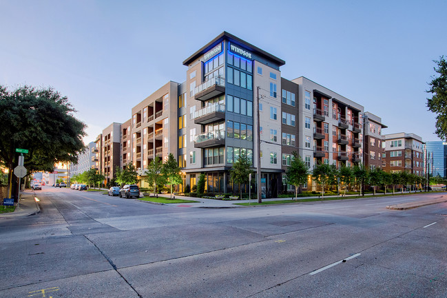 Windsor by the Galleria in Dallas, TX - Building Photo - Building Photo