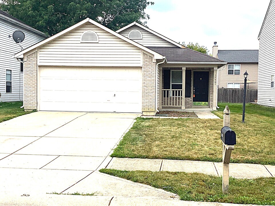 15401 Ten Point Dr in Noblesville, IN - Foto de edificio