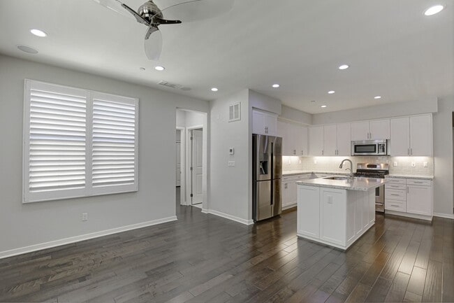 75 Evening Sun in Irvine, CA - Foto de edificio - Building Photo