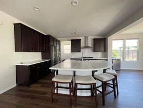 427 Avignon Way in Stockton, CA - Building Photo - Building Photo