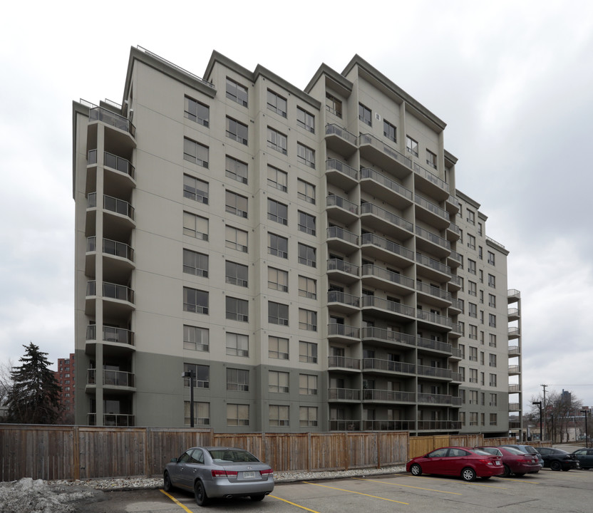 Belmont Village Condominiums in Kitchener, ON - Building Photo