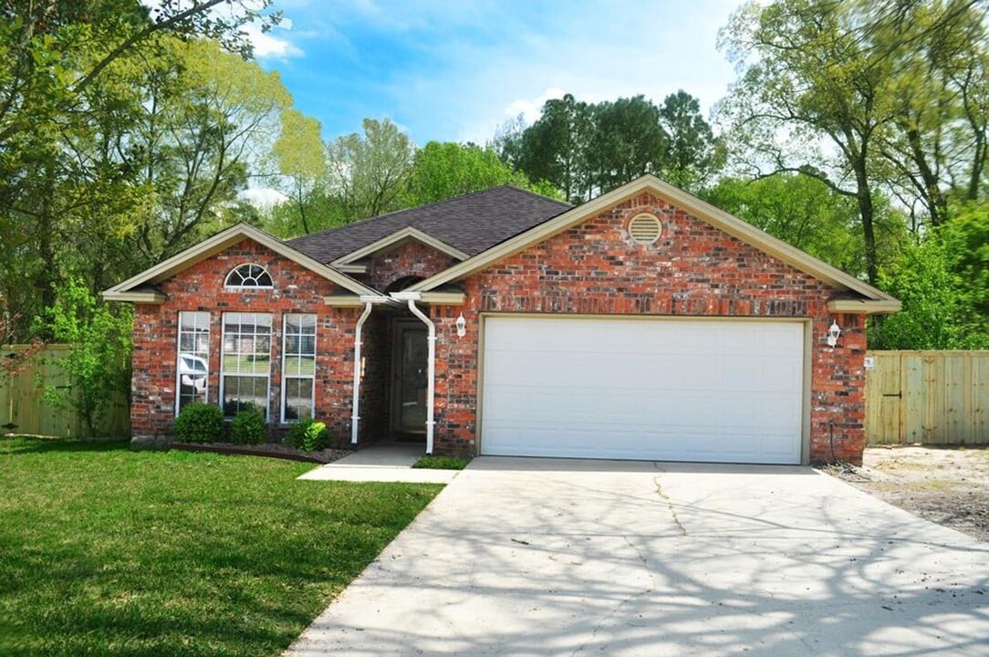 3610 Ashcreek Cir in Nacogdoches, TX - Foto de edificio