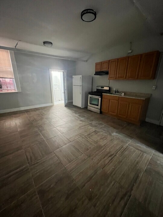 1009 Chancellor Ave in Irvington, NJ - Building Photo