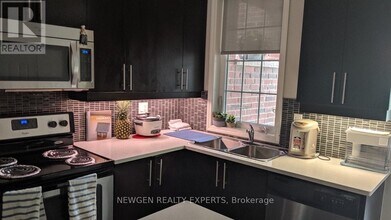 393 Beechgrove Dr in Toronto, ON - Building Photo - Building Photo