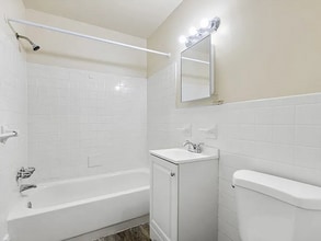 921 W Spencer St in Philadelphia, PA - Foto de edificio - Building Photo