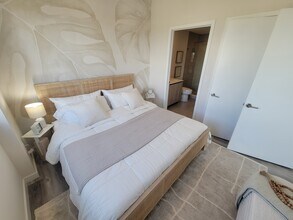 9501 SW 70th Ave, Unit B8 in Pinecrest, FL - Building Photo - Building Photo