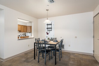 Honeysuckle Student Apartments in Bloomsburg, PA - Foto de edificio - Interior Photo