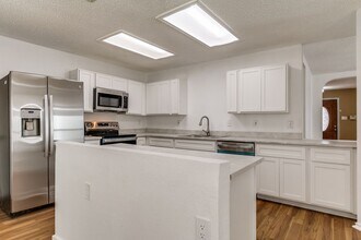 7851 Farlin Park Dr in San Antonio, TX - Building Photo - Building Photo