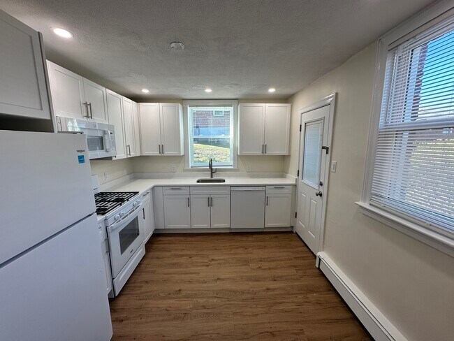 176 Summit Ave, Unit 5 in Quincy, MA - Foto de edificio - Building Photo
