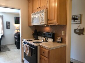 1064 Fremont St, Unit 1064 in Menlo Park, CA - Foto de edificio - Building Photo