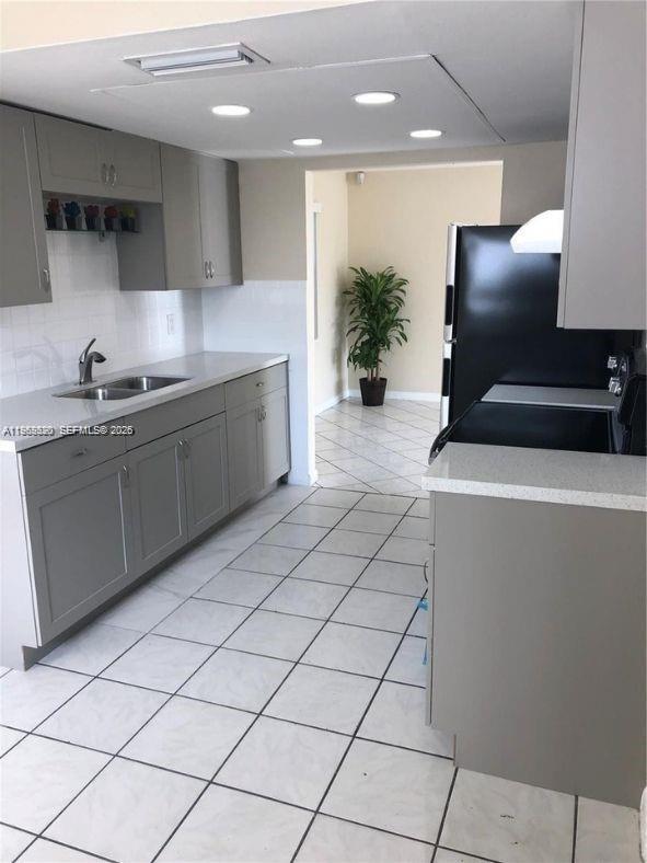 4231 NW 27th St in Lauderhill, FL - Building Photo - Building Photo