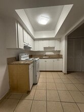 890 NW 39th St in Oakland Park, FL - Building Photo - Building Photo