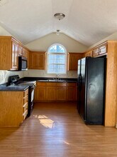 106 Wesley Way in Commerce, GA - Building Photo - Building Photo