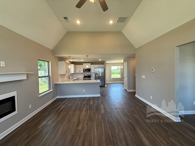 Welcome to this charming 4 bedroom, 2.5 ba in Walls, MS - Building Photo - Building Photo