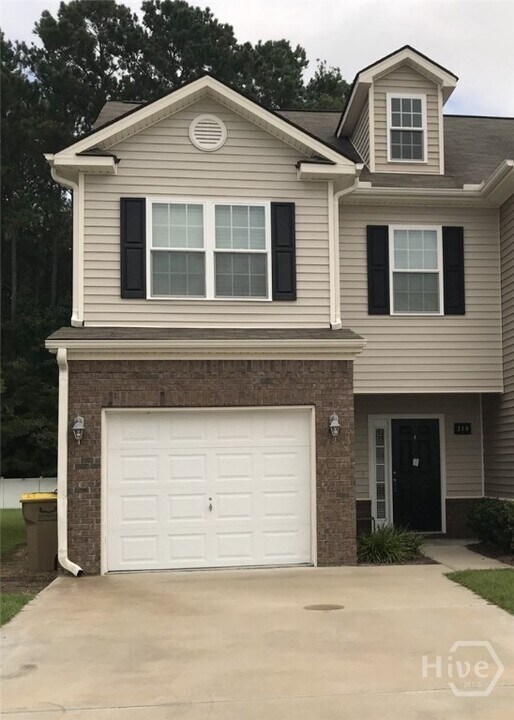 210 Canyon Oak Loop in Richmond Hill, GA - Foto de edificio