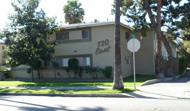 720 East in Pasadena, CA - Foto de edificio - Building Photo