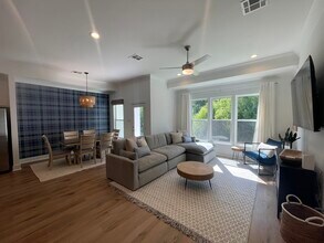 1549 Alum Creek Dr in Baton Rouge, LA - Building Photo - Building Photo