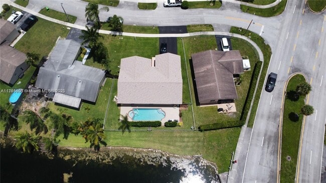 9349 NW 47th St in Sunrise, FL - Building Photo - Building Photo