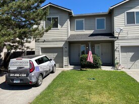 3143 Avenue C in White City, OR - Building Photo