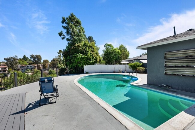 5165 Alumni Pl in San Diego, CA - Building Photo - Building Photo