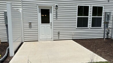 897 Falls Grove Trl in High Point, NC - Building Photo - Building Photo