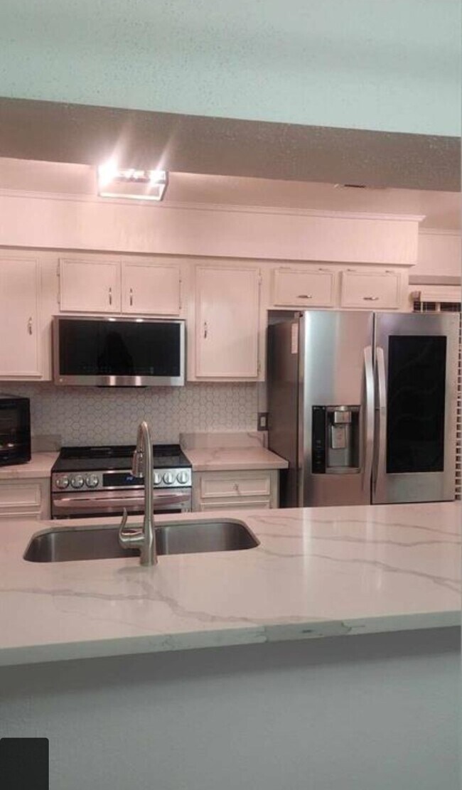 13925 Hollowgreen Dr in Houston, TX - Building Photo - Building Photo