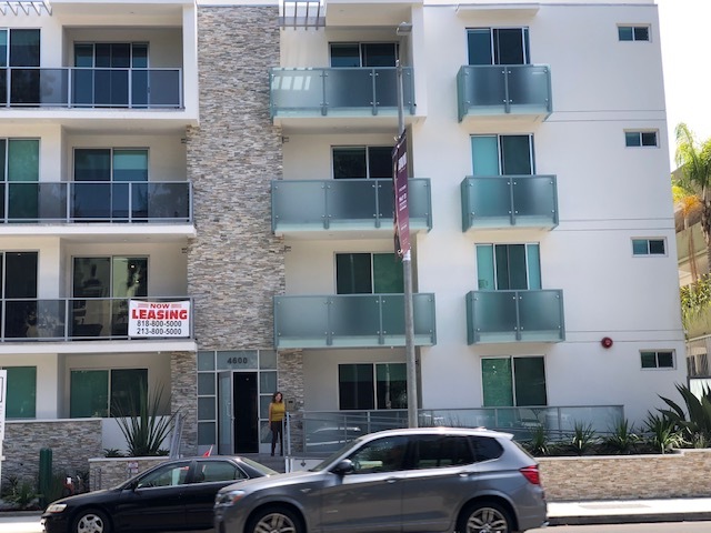 4600 Coldwater Canyon Ave, Unit 104 in Studio City, CA - Building Photo