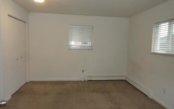 Green Acre Apartments in Clinton Township, MI - Foto de edificio - Building Photo