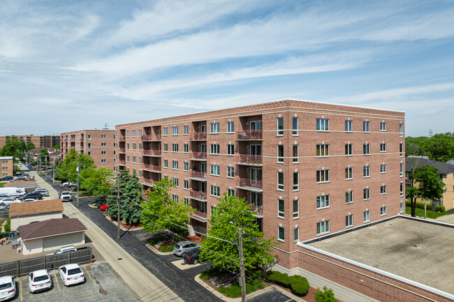 Park Laurel in Des Plaines, IL - Building Photo - Building Photo