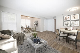 Spring Meadow Apartments in Knoxville, TN - Foto de edificio - Building Photo