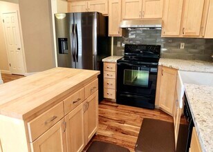 1143 Grouse Dr in Redding, CA - Building Photo - Building Photo