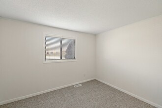 39471 Jefferson Ave in Harrison Township, MI - Building Photo - Building Photo