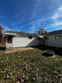 2442 Chaney Cir in Youngstown, OH - Foto de edificio - Building Photo