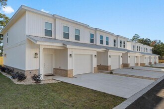525 Hill Ln in Niceville, FL - Building Photo - Building Photo