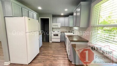 608 NE Florence Ave in Lee's Summit, MO - Building Photo - Building Photo