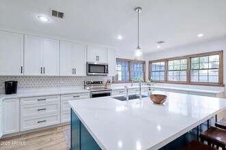 1708 E Montebello Ave, Unit 8305 in Phoenix, AZ - Building Photo - Building Photo