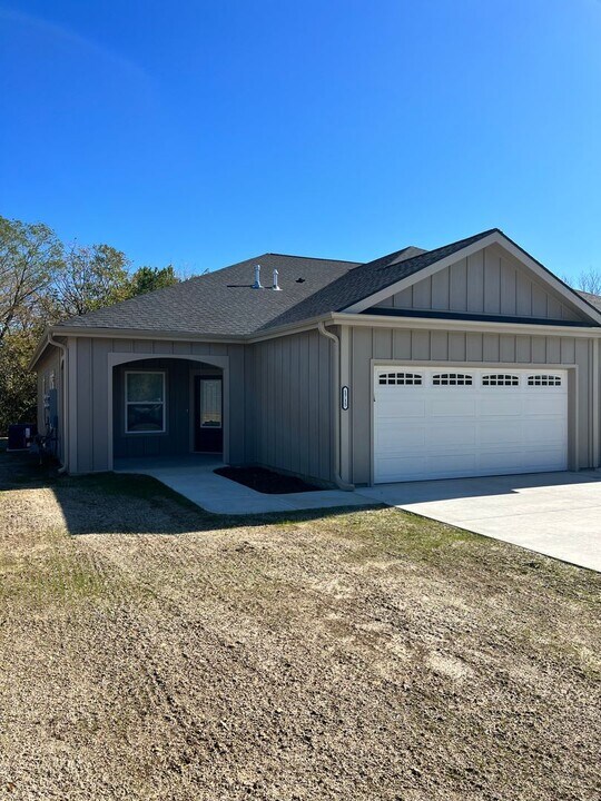 1715 Kenneth Dr in Junction City, KS - Building Photo