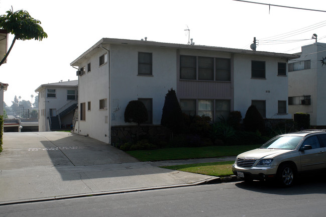 124 N Hillcrest Blvd in Inglewood, CA - Building Photo - Building Photo