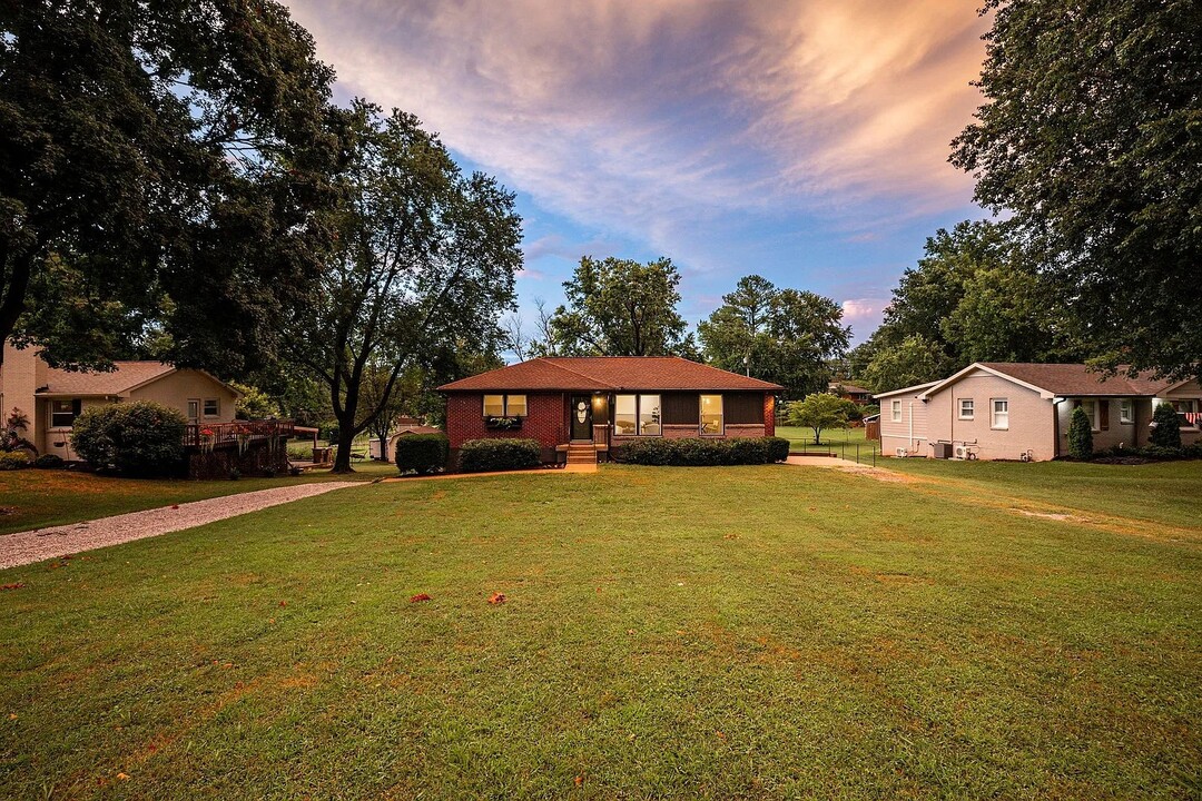 2424 Ridgeland Dr, Unit Basement in Nashville, TN - Building Photo