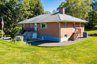 428 Maple St in Litchfield, CT - Building Photo - Building Photo